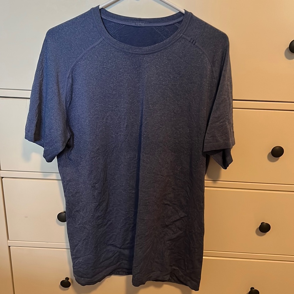 Lulu lemon Work out shirt lightly used. Size large